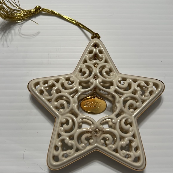 2007 Lenox Holiday Annual Star of Lace Ornament - Picture 4 of 4